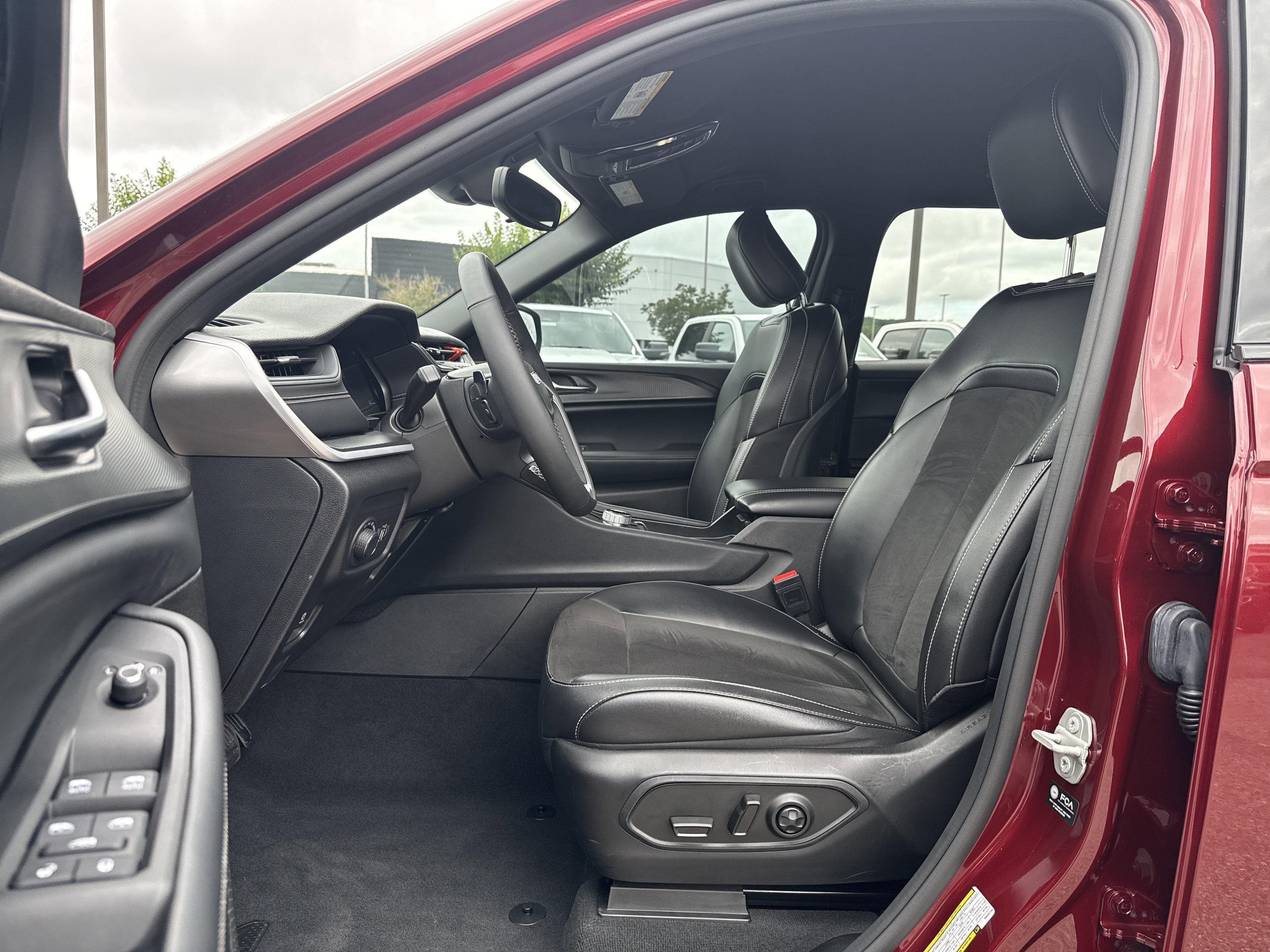 Used 2024 Velvet Red Pearlcoat Jeep Altitude image 9