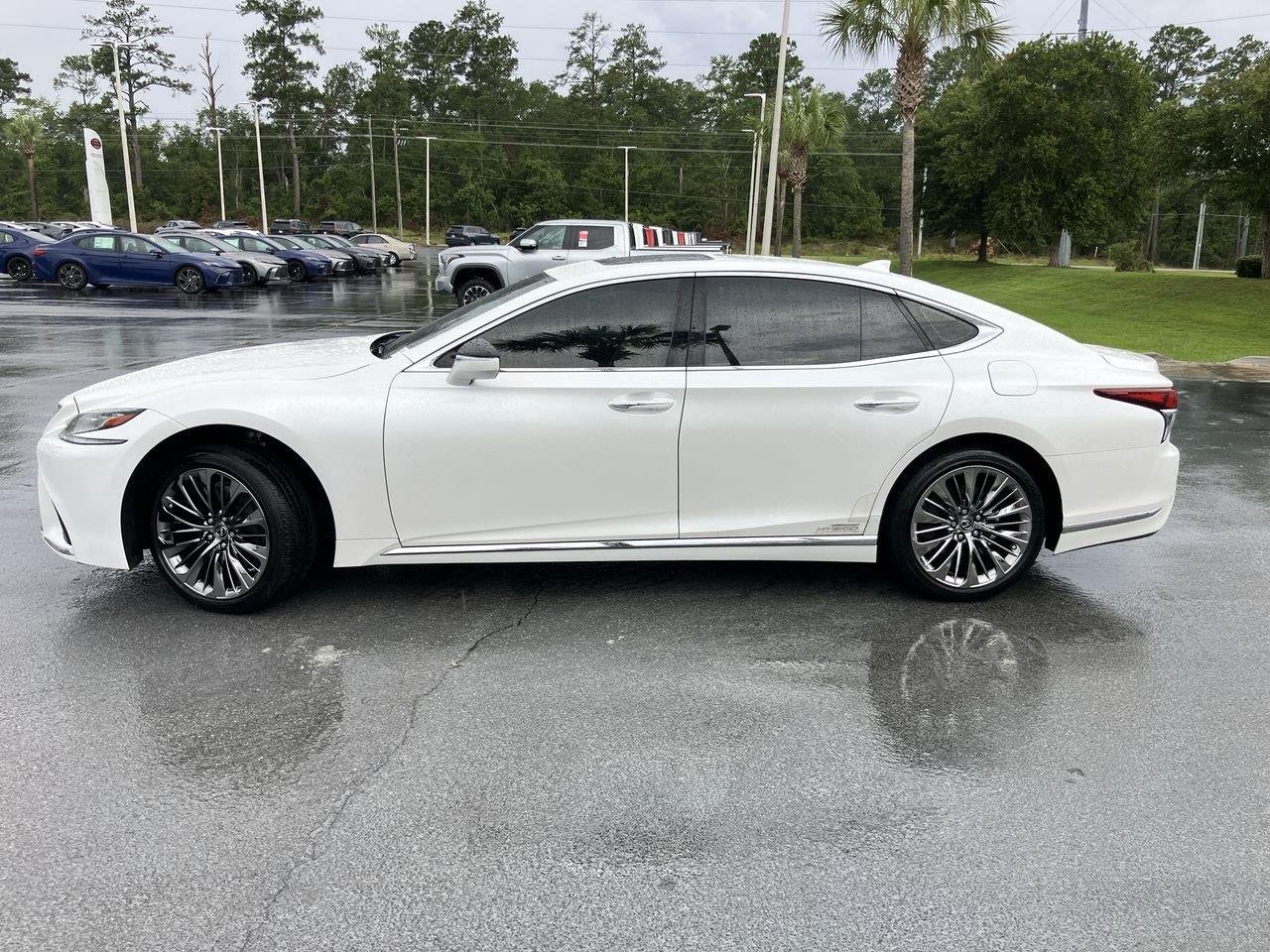 Used 2018 White (Eminent White Pearl) Lexus 500h image 2