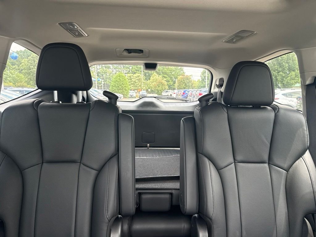 Used 2025 White Subaru Onyx Edition Touring image 13