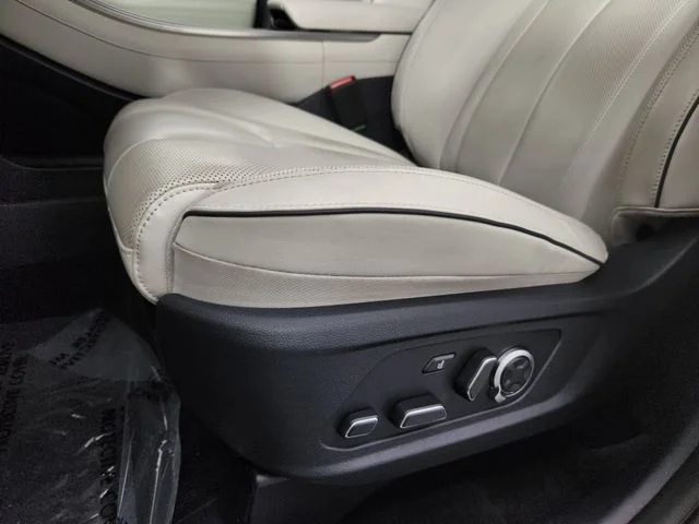 Used 2023 Black Hyundai Calligraphy image 12