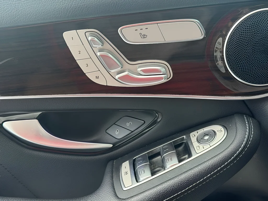 Used 2022  Mercedes-Benz GLC 300 image 24
