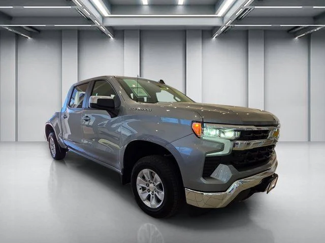 Used 2025 Gray Chevrolet LT image 3