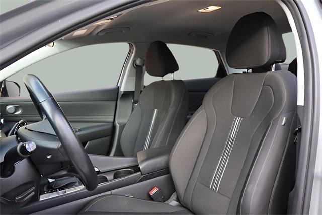2022 Hyundai Elantra SEL Convenience photo 4