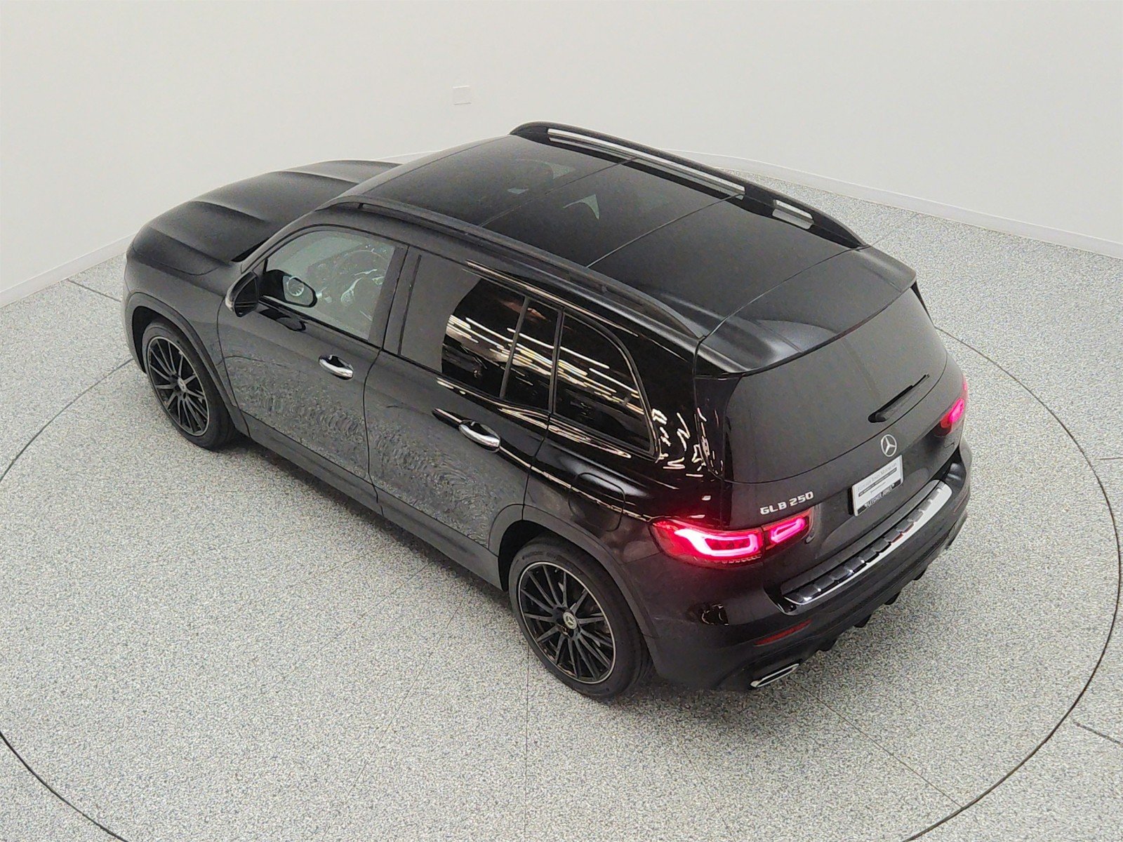 Used 2022 Night Black Mercedes-Benz GLB 250 SUV image 28