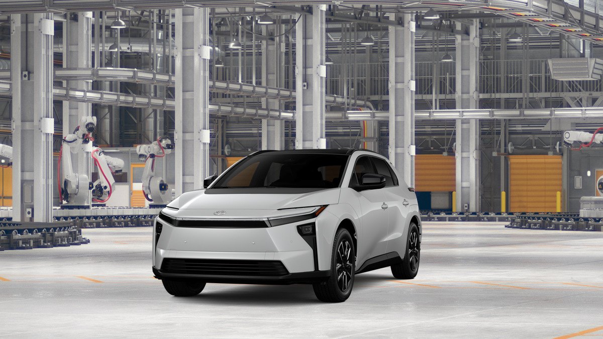 New 2027 Wind Chill Pearl Toyota XLE image 18