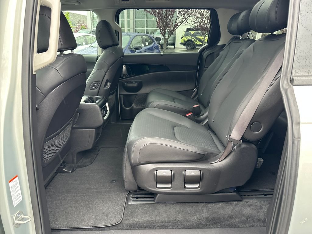 Used 2025 Ivory Kia SX Prestige image 13