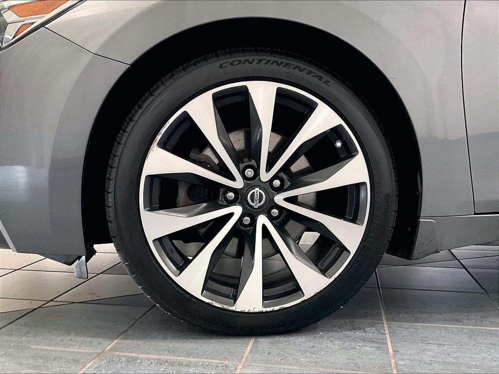 Used 2016 Gun Metallic Nissan SR image 7