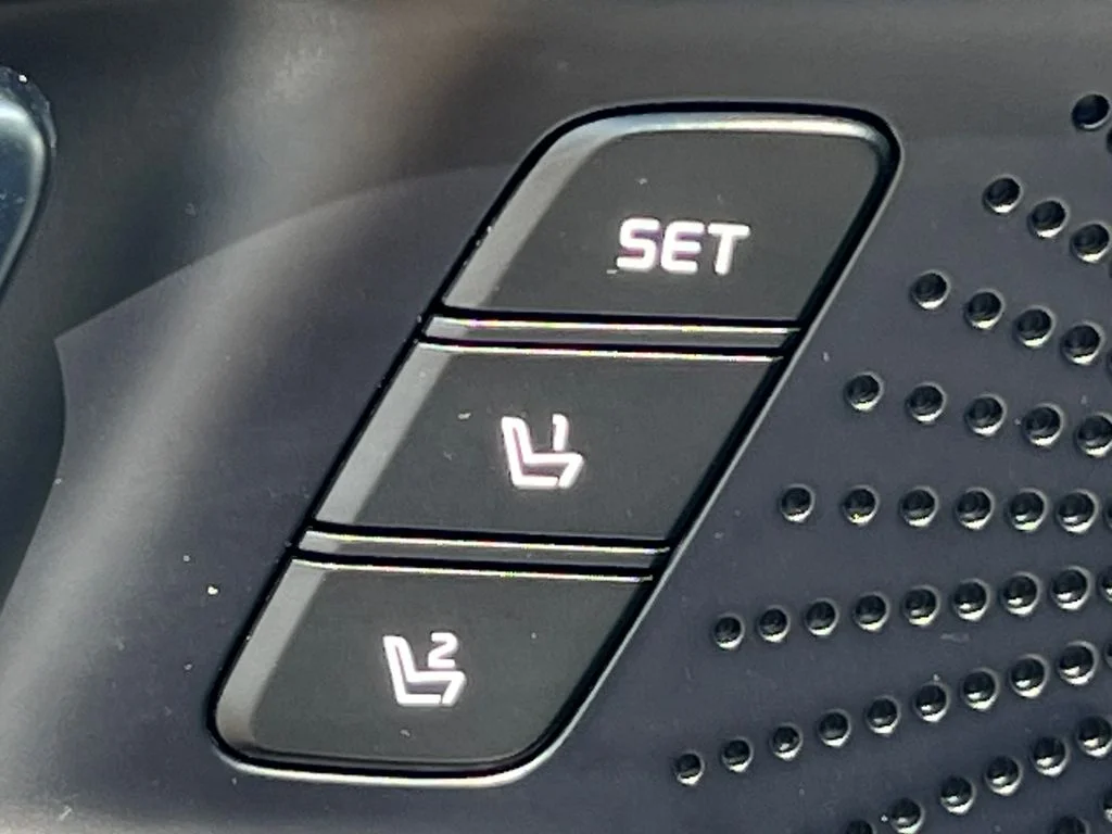 Used 2023 White Kia GT image 17