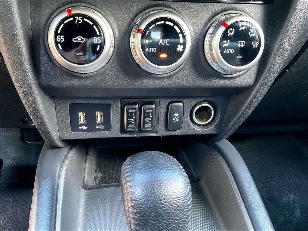 Used 2025 Gray Mitsubishi SE image 12