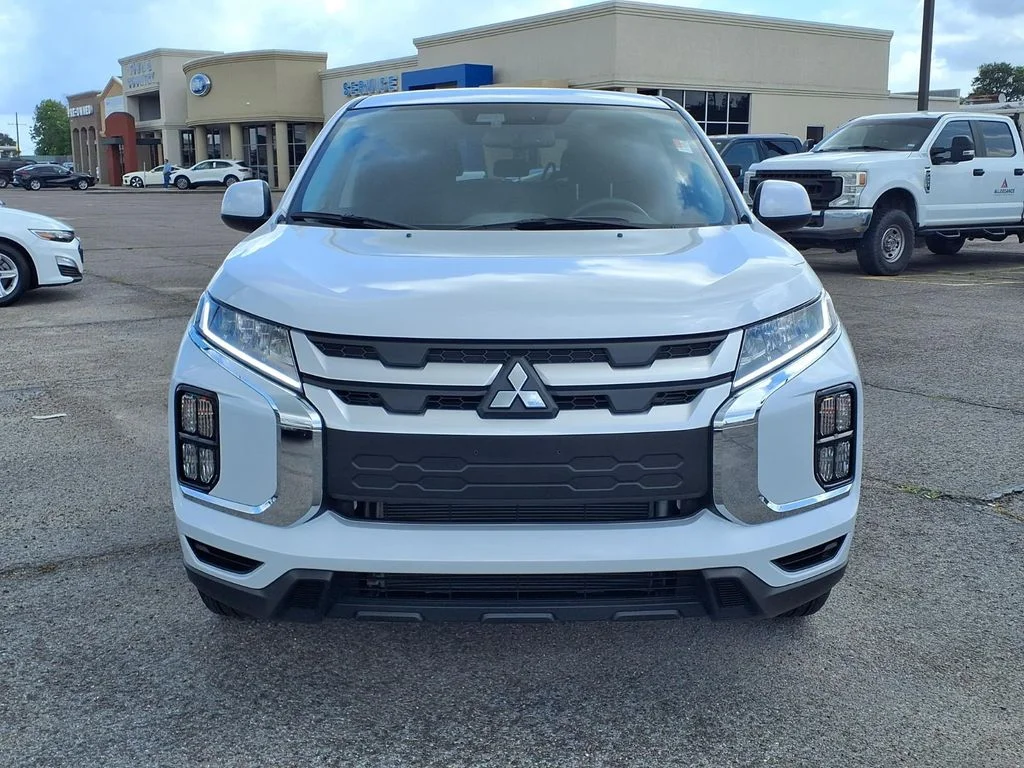 Used 2026 White Mitsubishi 2.0 SE image 5