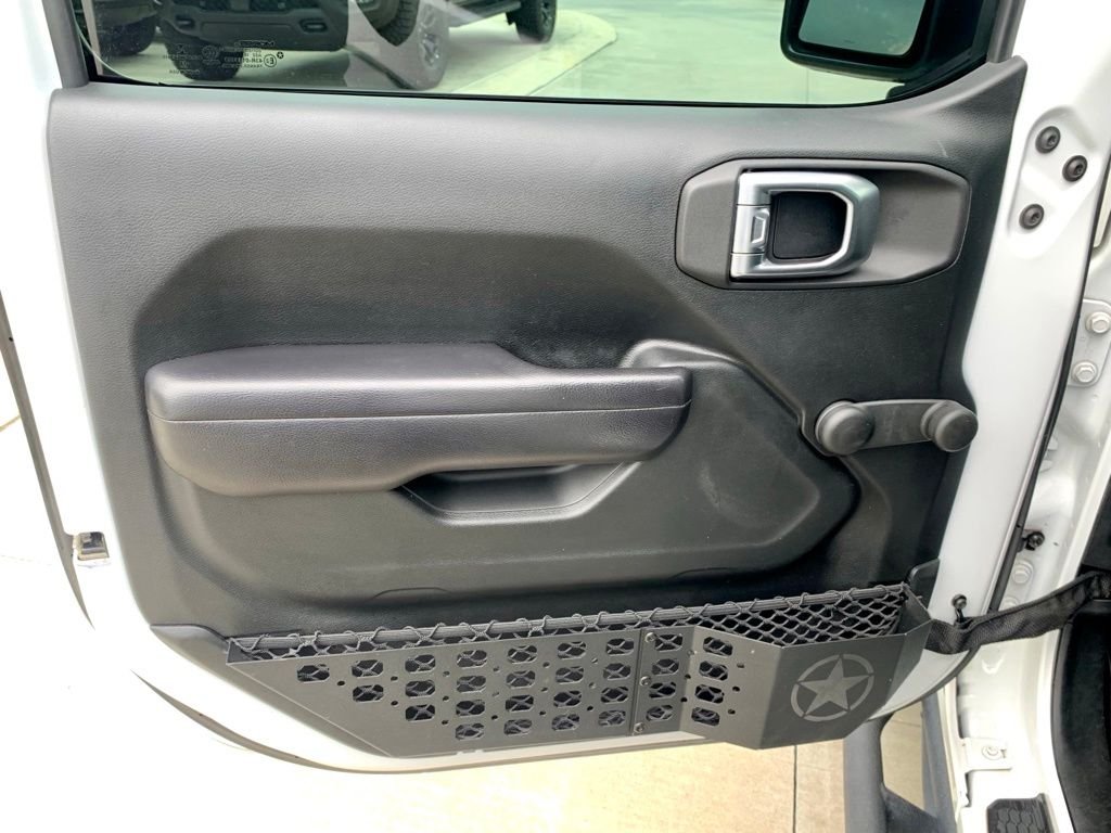 Used 2018 White Jeep Sport image 12