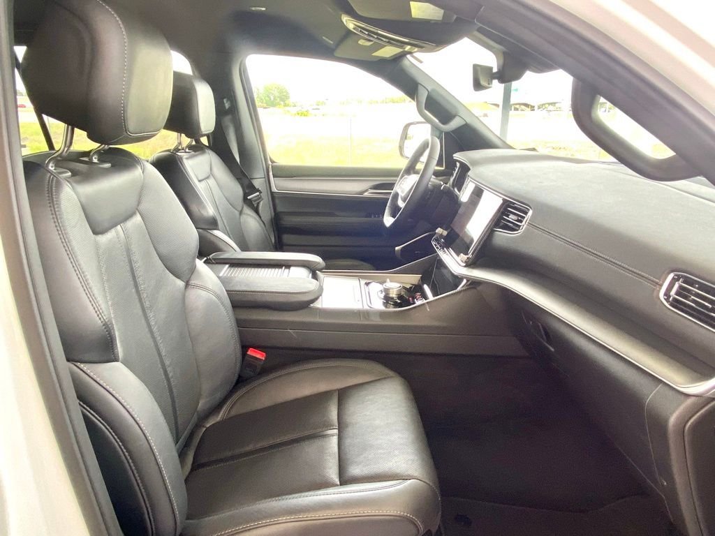 Used 2025 White Jeep Series II image 30