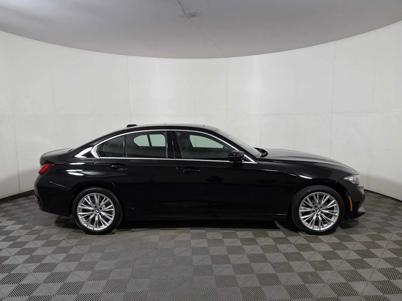 2024 BMW 3 Series 330i - Photo 7