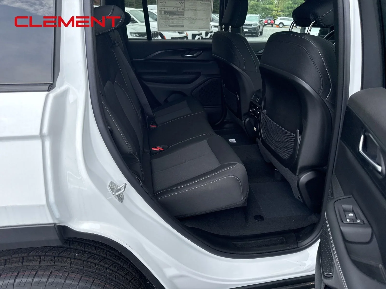 New 2026 Bright White Clear-Coat Exterior Paint Jeep Laredo X image 13