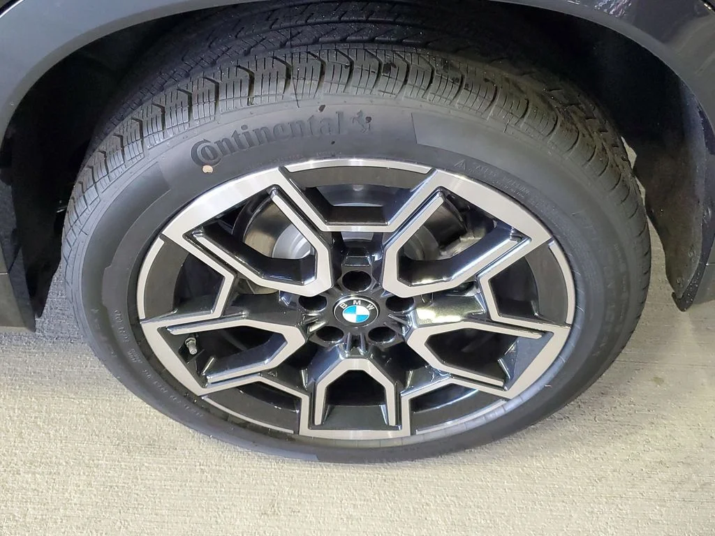 Used 2026 Black BMW xDrive28i image 5
