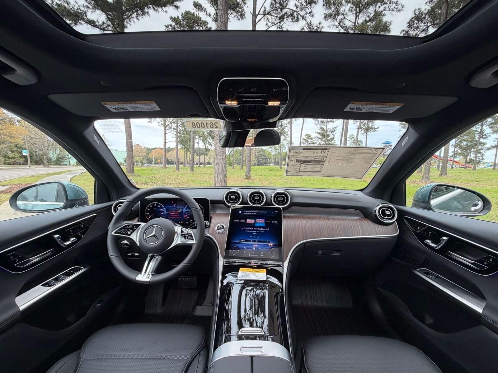 New 2026 Verde Silver Mercedes-Benz GLC 300 image 2