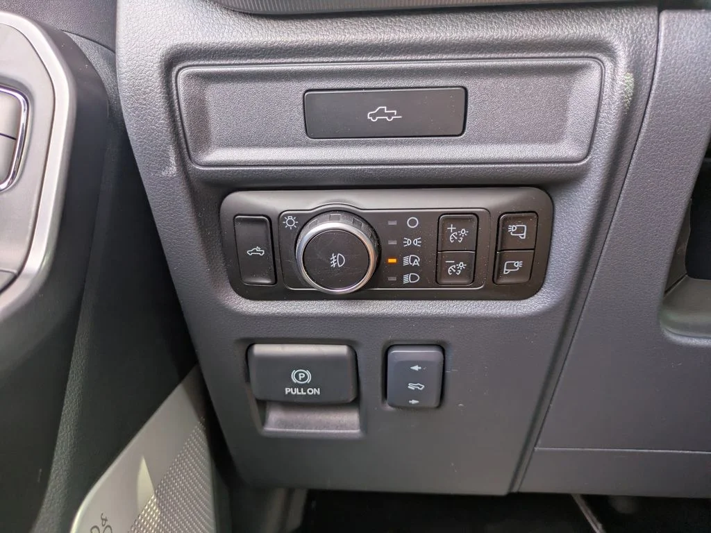 New 2026 Oxford White Ford Lariat image 30