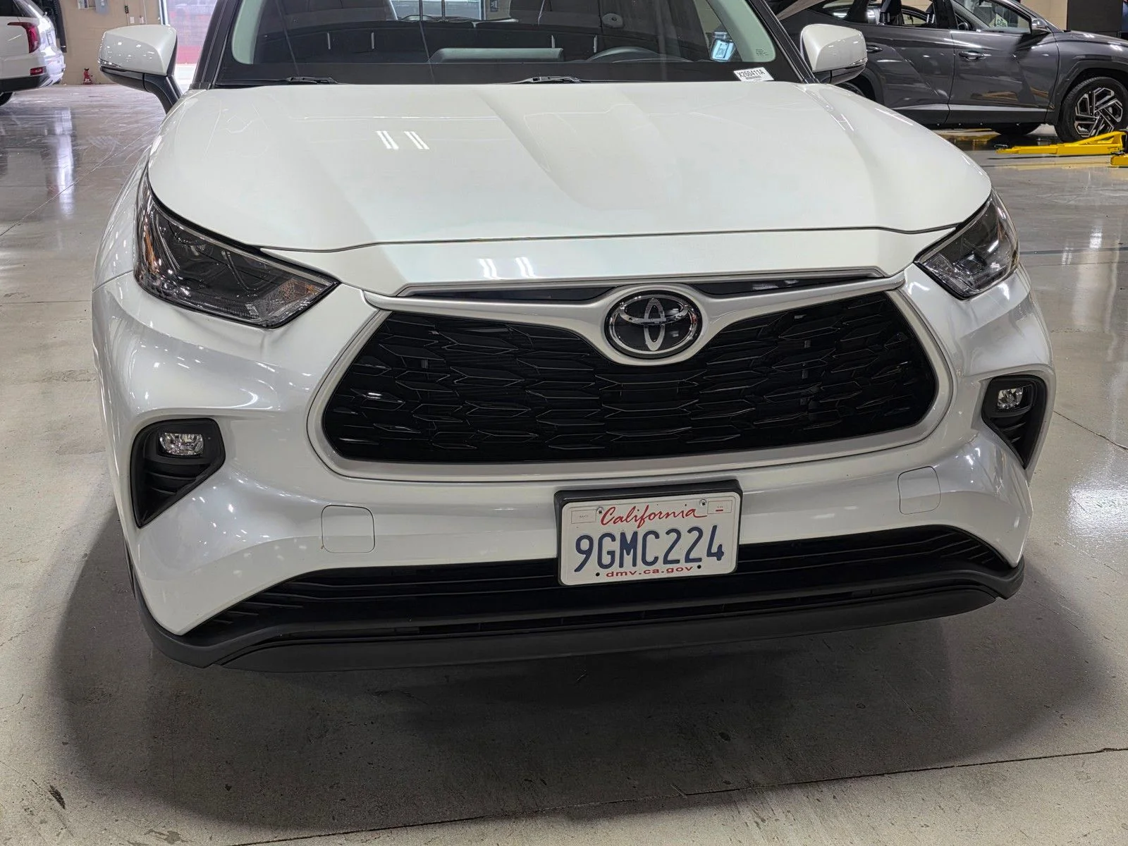 Used 2023 Wind Chill Pearl Toyota XLE image 9