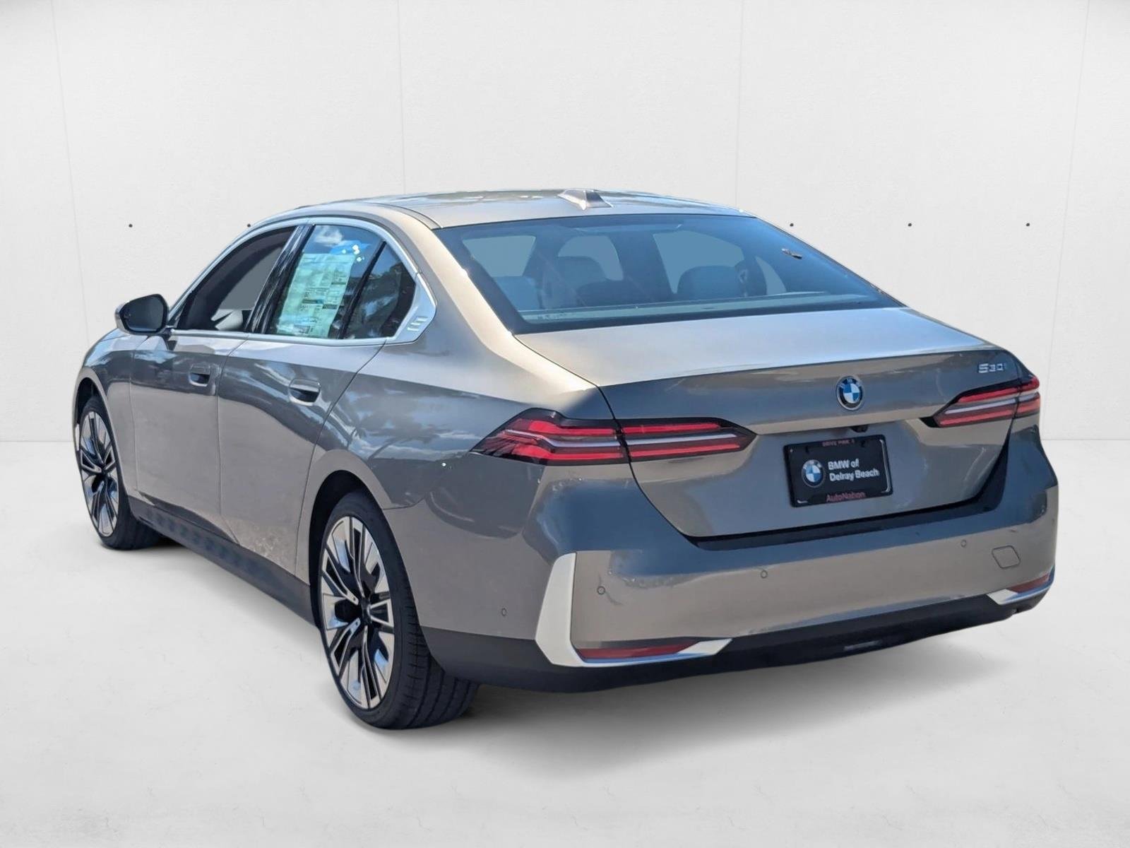 Used 2026 Oxide Grey Metallic BMW 530i image 8