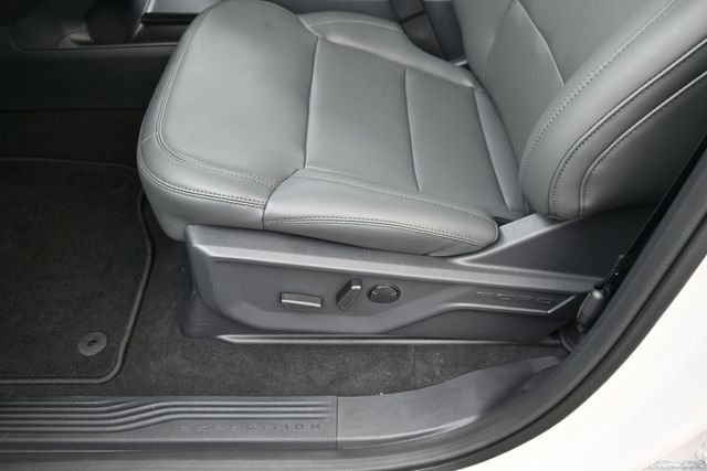 New 2027 Star White Metallic Tri-Coat Ford MAX Active image 13