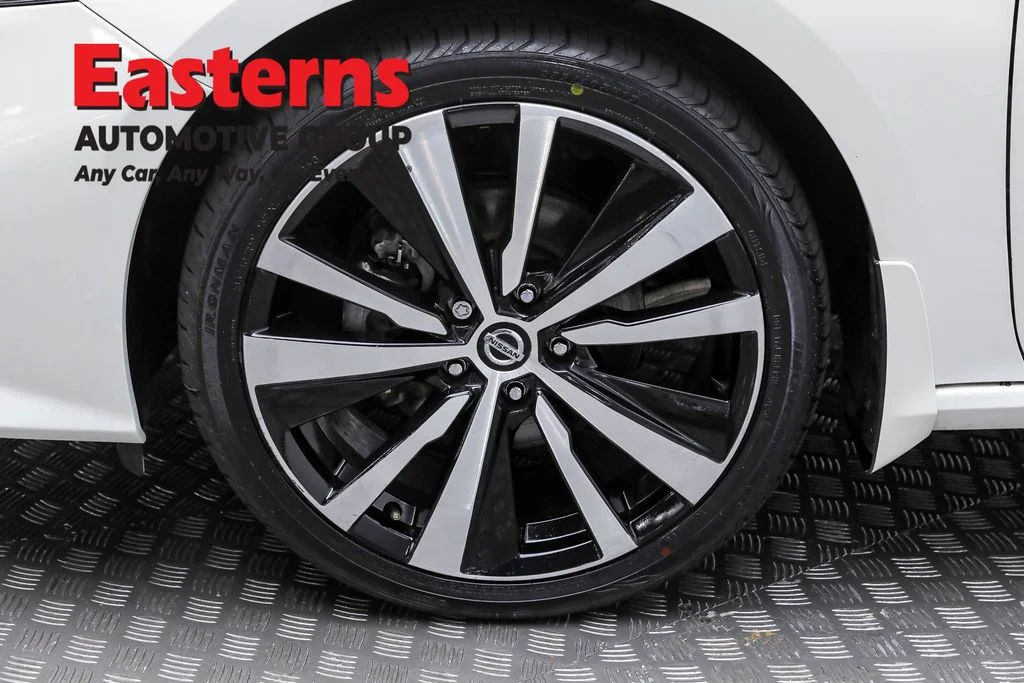 Used 2022 White Nissan 2.5 SR image 29