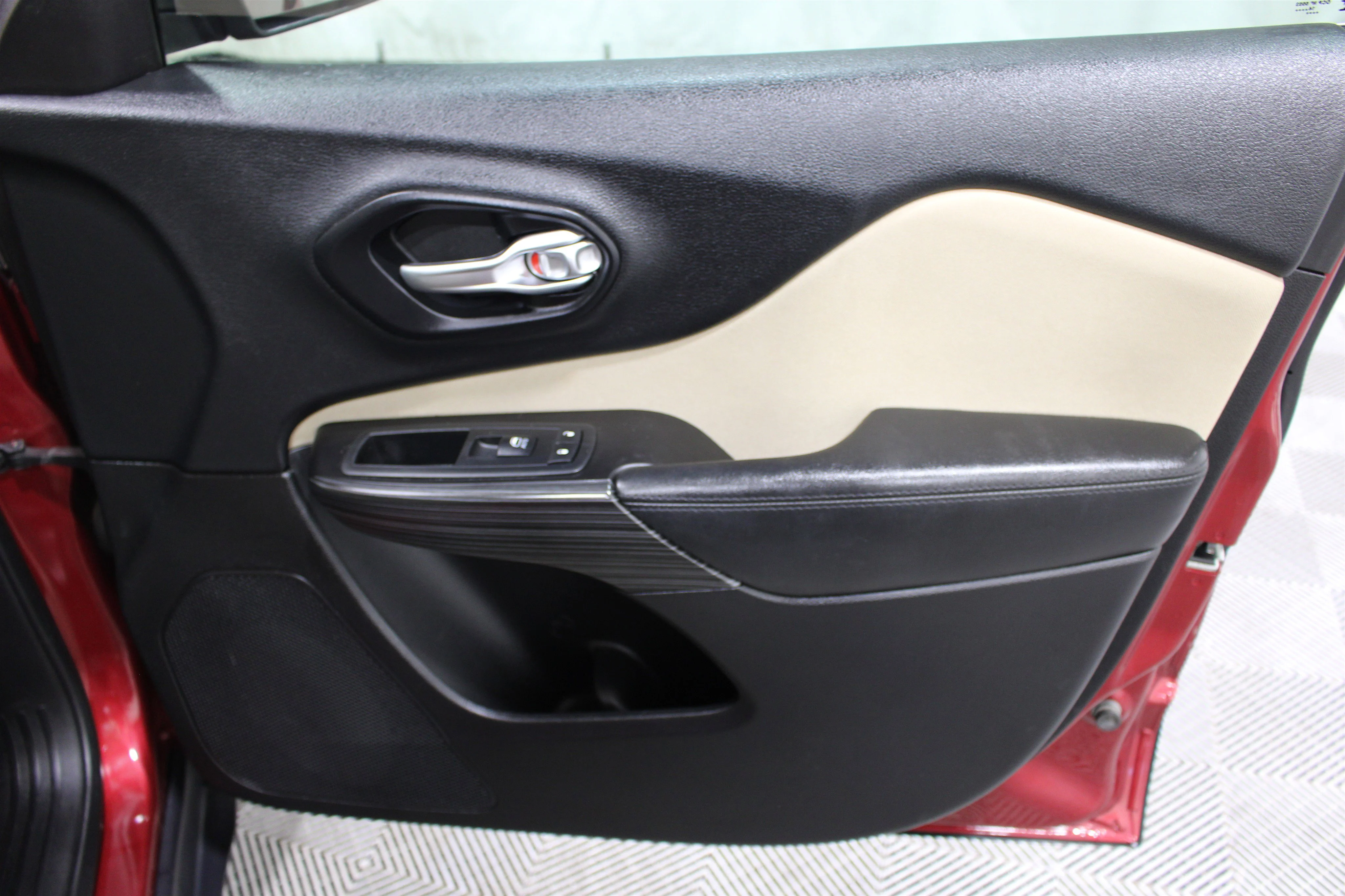 2015 Jeep Cherokee Latitude - Photo 22
