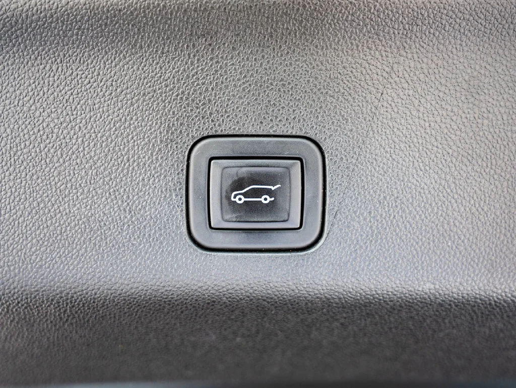 Used 2023 Crystal White Tricoat Cadillac Sport image 23