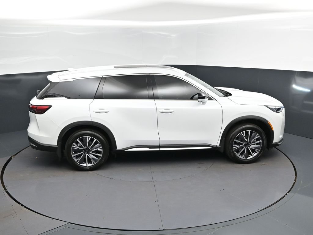 New 2026 RADIANT WHITE INFINITI Luxe FWD image 31