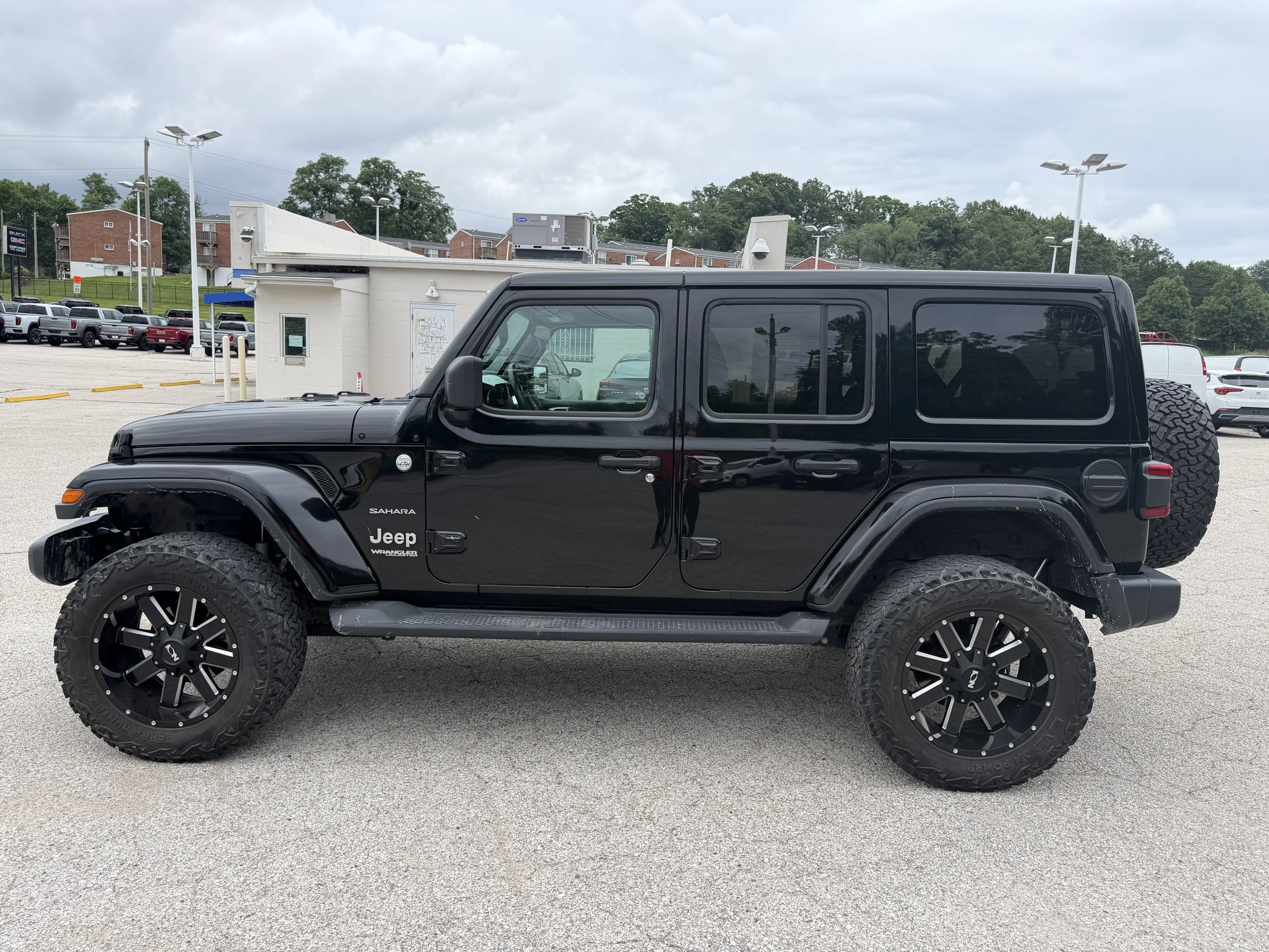 Used 2020 Black Clearcoat Jeep Sahara image 4