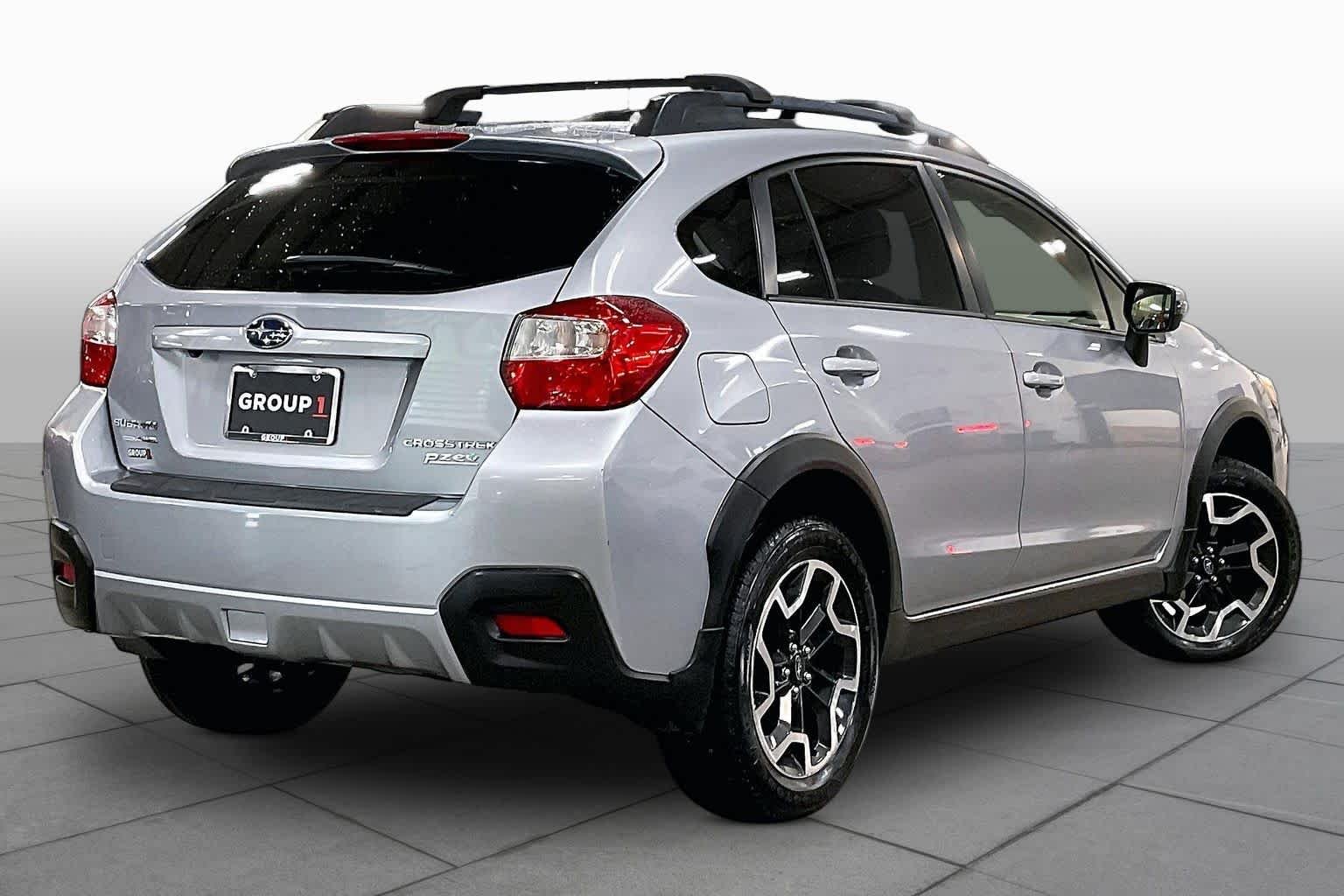 Used 2017 Ice Silver Metallic Subaru Limited image 13