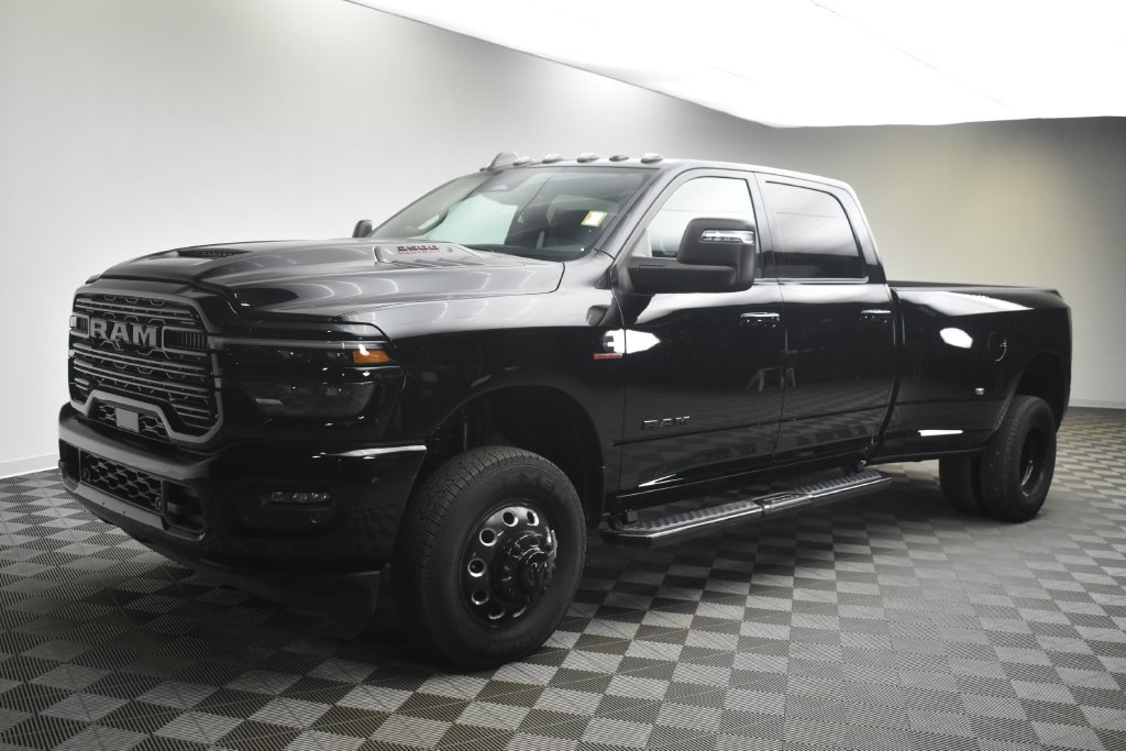 New 2026 Diamond Black Crystal Pearl-Coat Exterior Paint RAM Laramie image 15