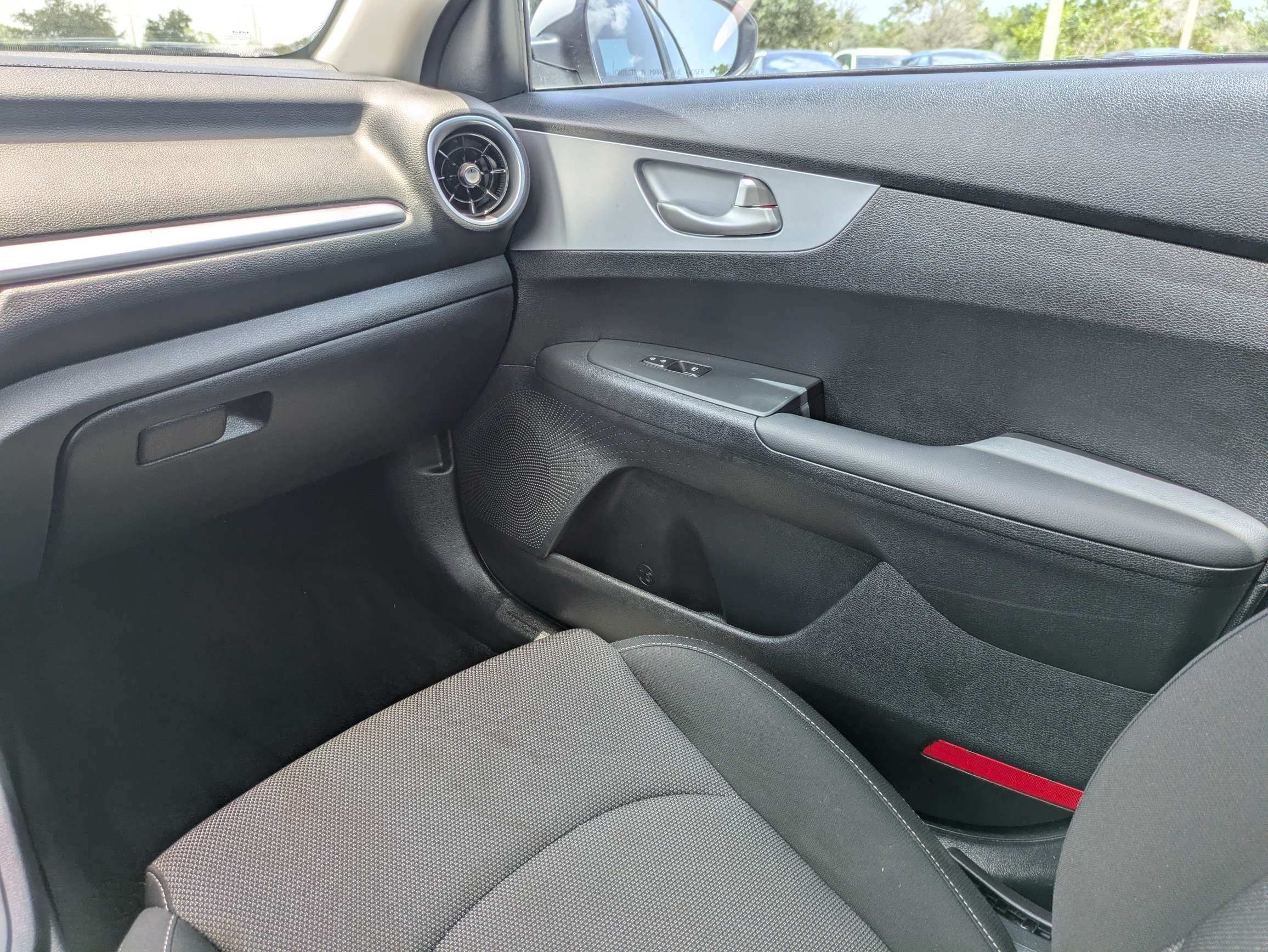 Certified Used 2024 Snow White Pearl Kia LXS image 17