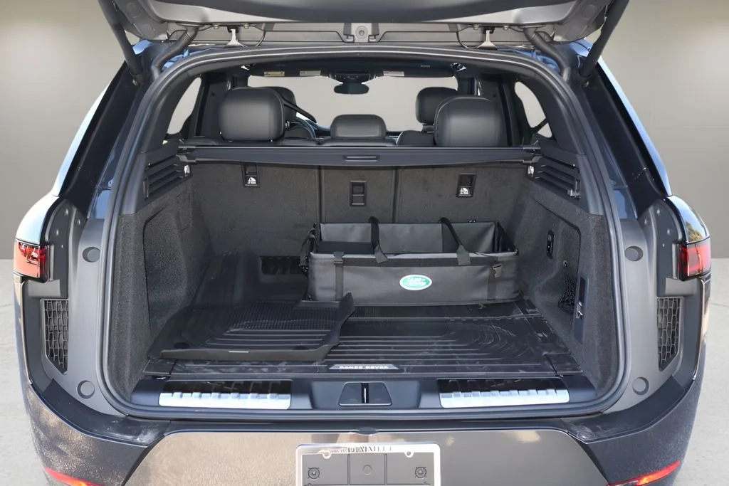 New 2026 Carpathian Grey Land Rover Dynamic SE image 15