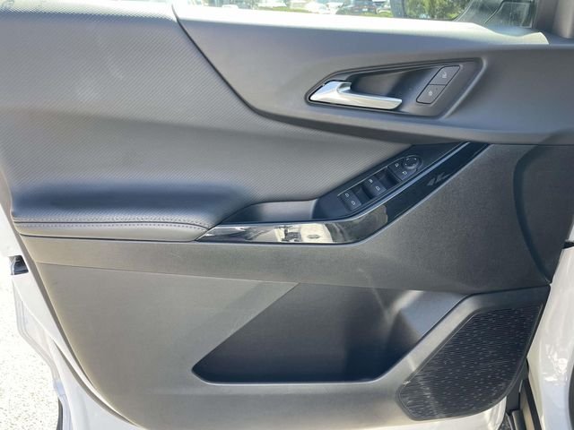 Used 2025 White Chevrolet LT image 14