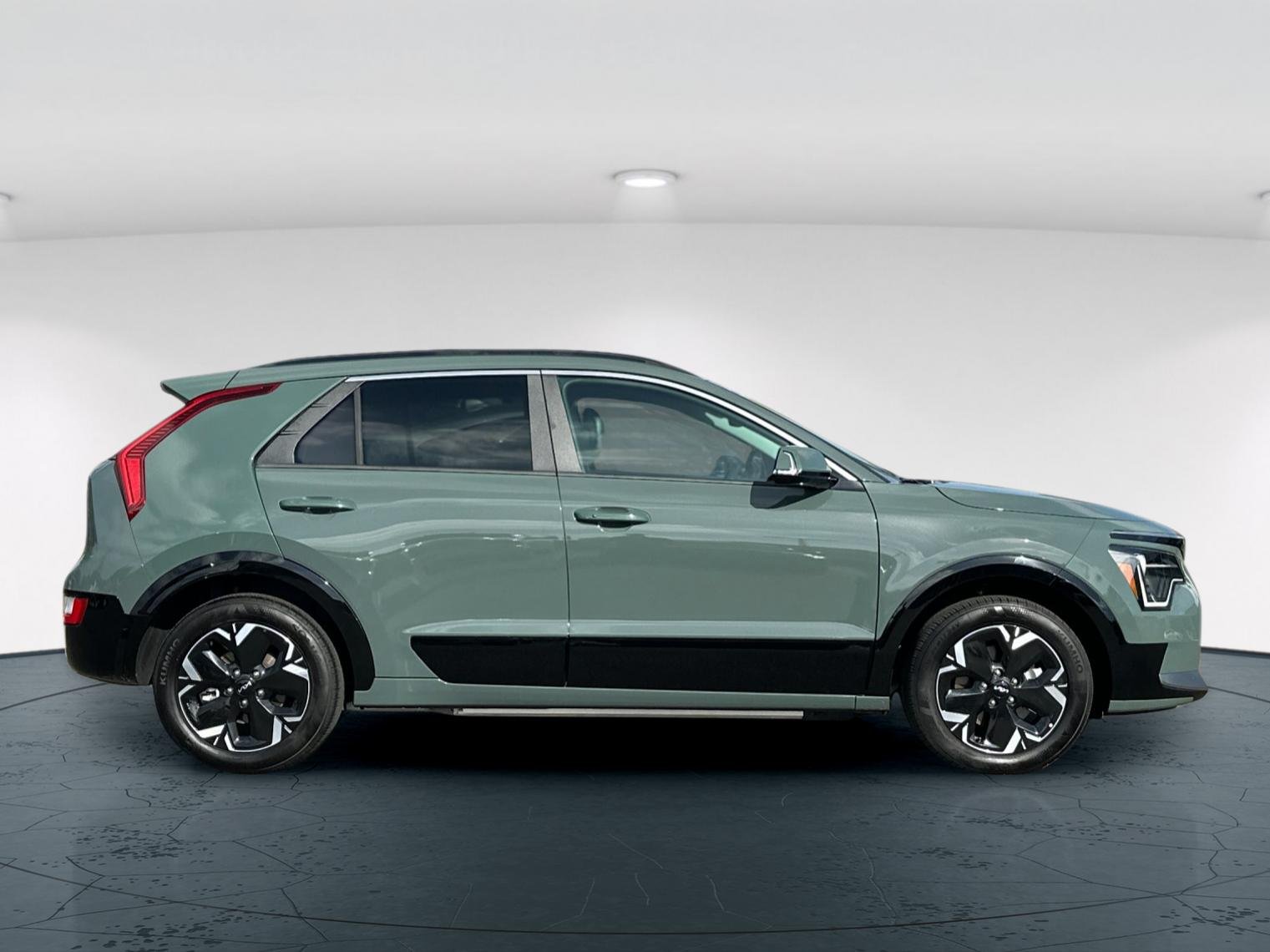 Used 2025 Green Kia Wind 4D Sport Utility image 7