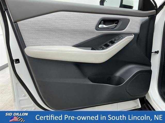 Used 2023 Pearl White Tricoat Nissan SV image 15