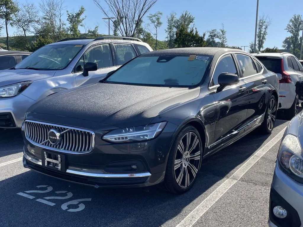 Used 2023 Platinum Grey Metallic Volvo Ultimate image 2