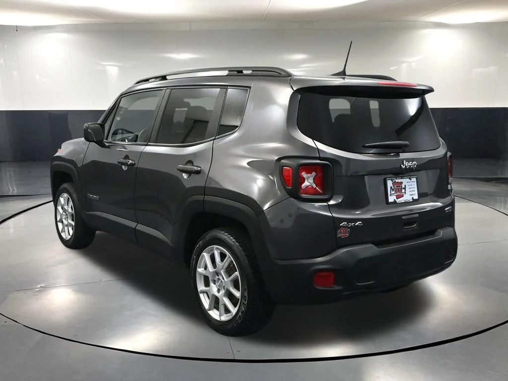 Used 2021 Gray Jeep Latitude image 7