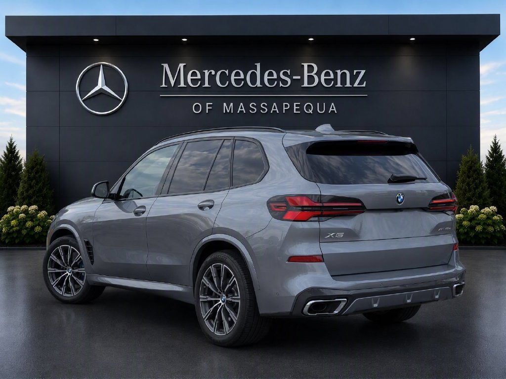 Used 2024 Gray BMW xDrive40i image 4