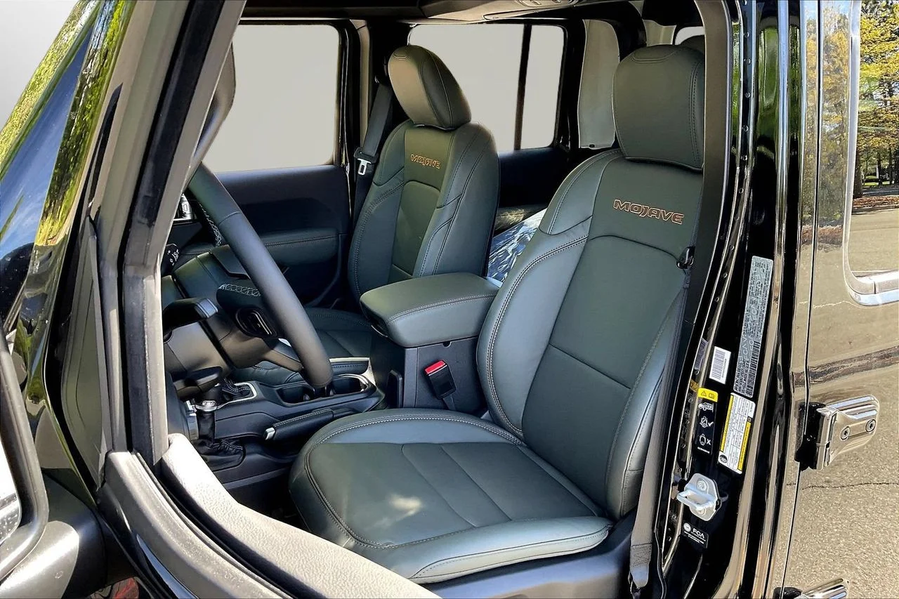 New 2026 Black Clearcoat Jeep Mojave image 16