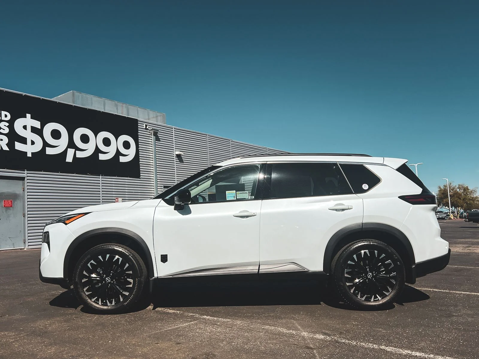New 2026 Everest White Pearl TriCoat Nissan Dark Armor™ image 8