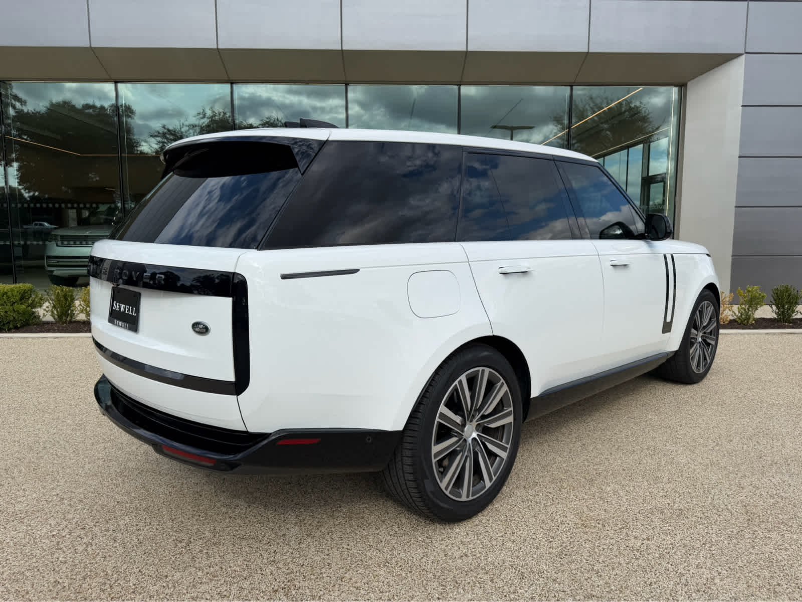 Certified Used 2023 Fuji White Land Rover SE image 6