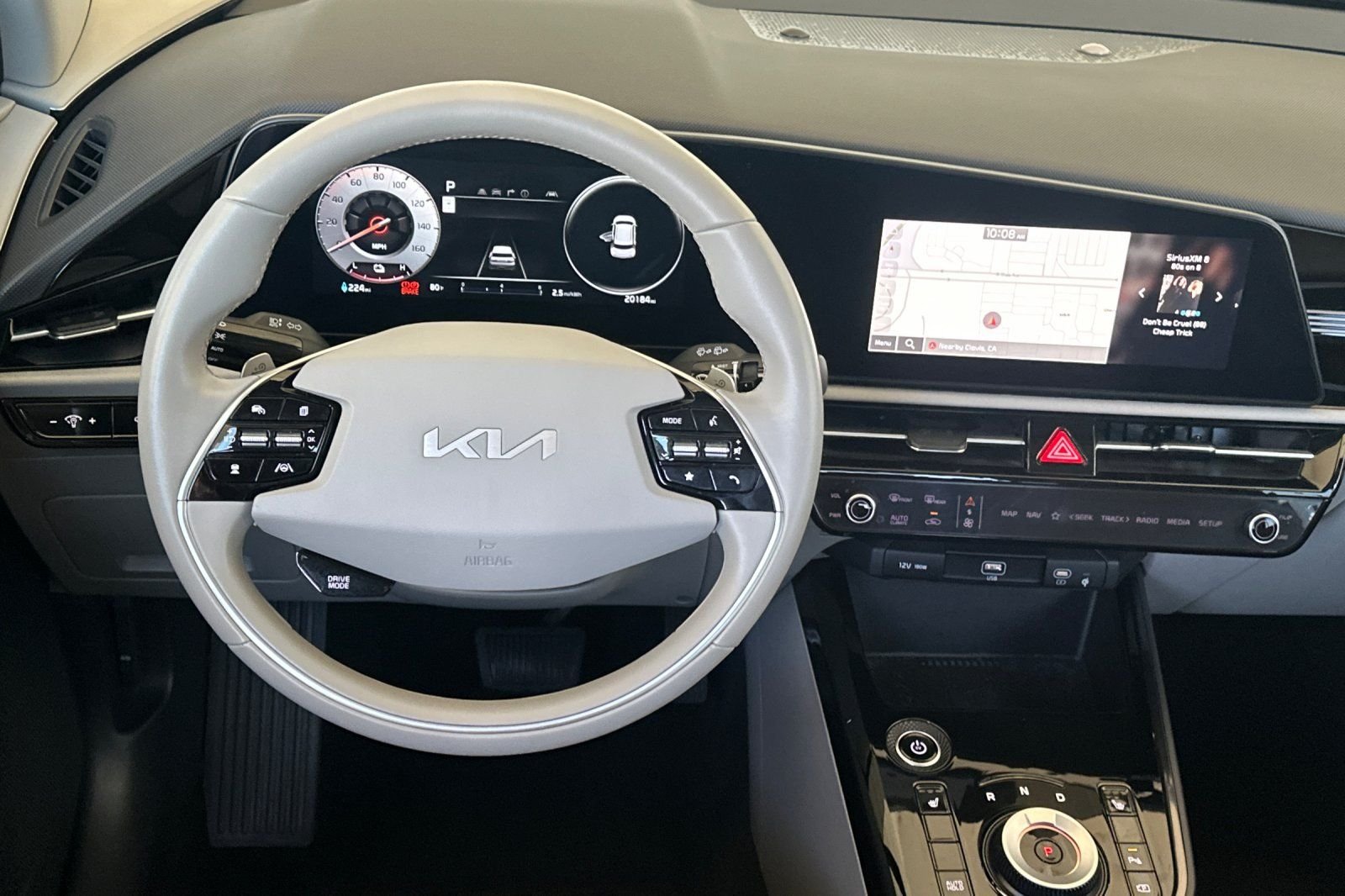 Used 2023 White Kia Wind image 15