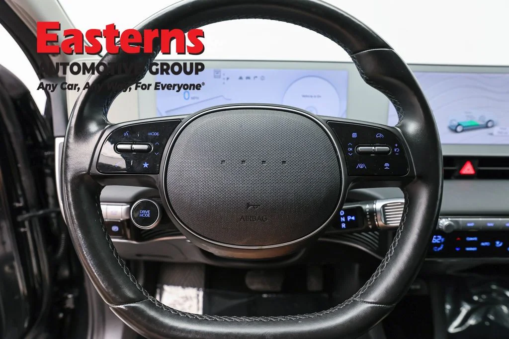 Used 2024 Black Hyundai SEL image 10