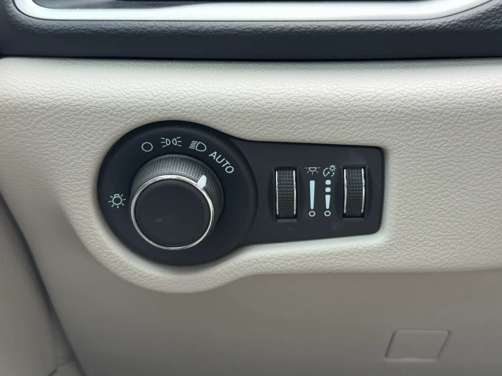 Used 2023 Bright White Clearcoat Chrysler LX image 23