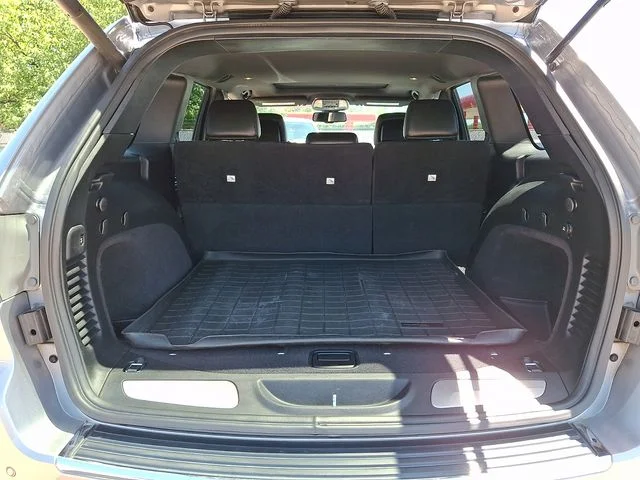 Used 2016 Silver Jeep Limited image 30