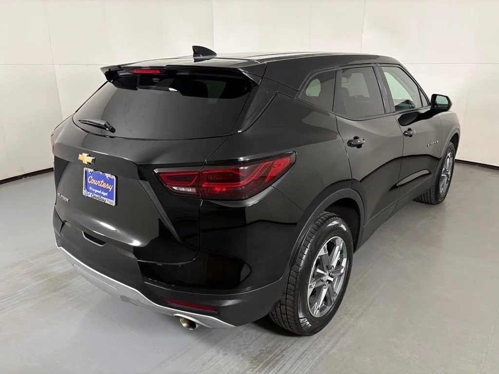 Used 2025 Black Chevrolet LT image 8