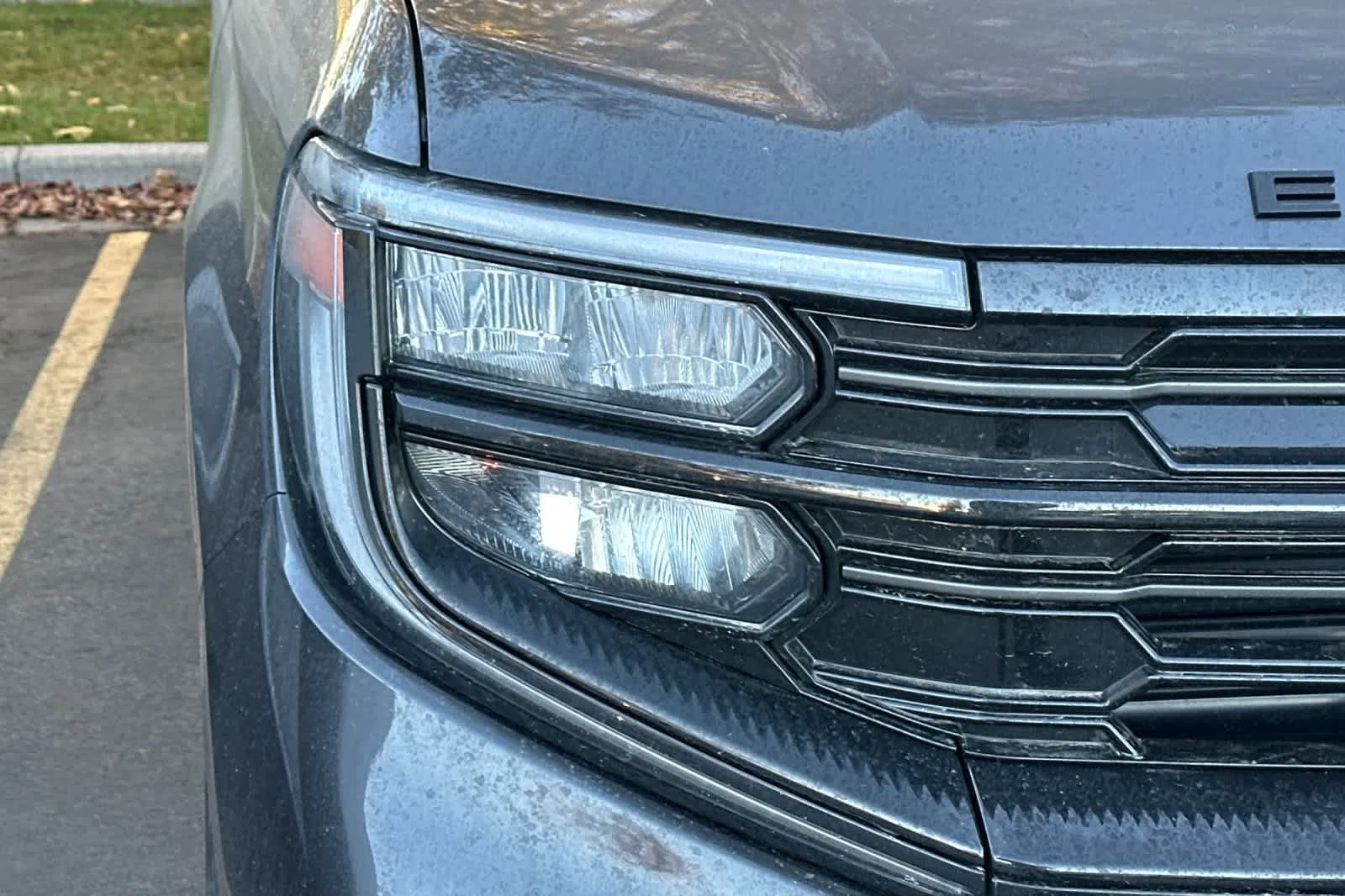 Used 2025 Dark Matter Gray Metallic Ford Platinum image 8
