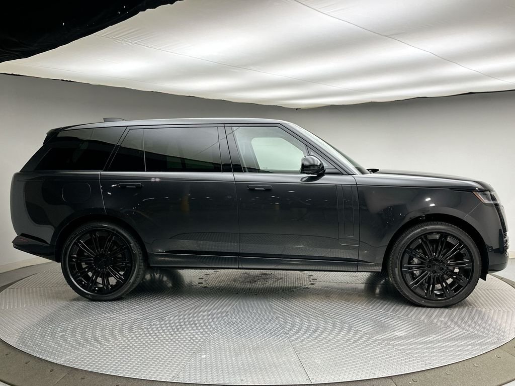 New 2026 Carpathian Gray Premium Metallic Land Rover SE image 4
