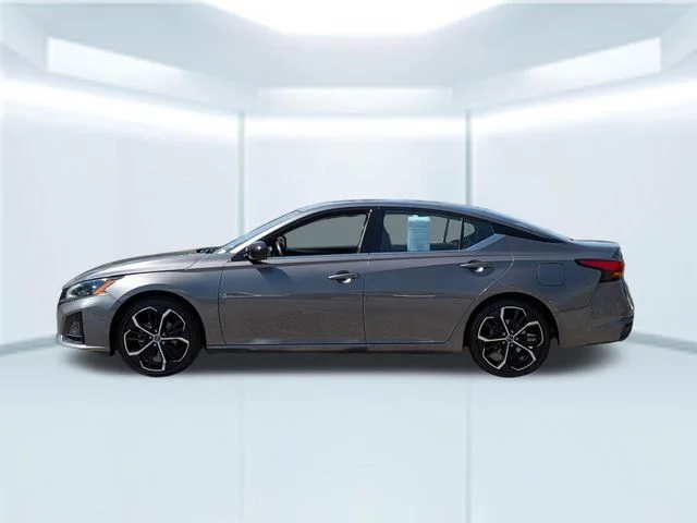 Used 2024 Gray Nissan 2.5 SR image 2